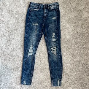 SO brand distressed skinny jeans size 5